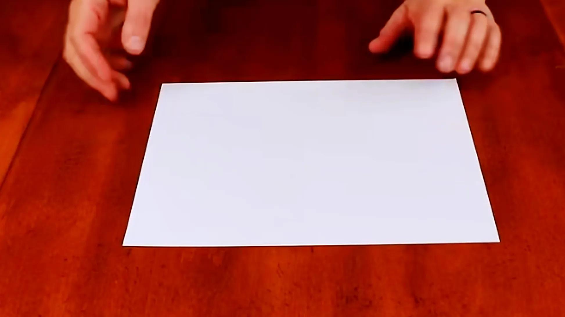 一张足球场大小的纸能叠多少次,足球场大的折纸最多能折几次