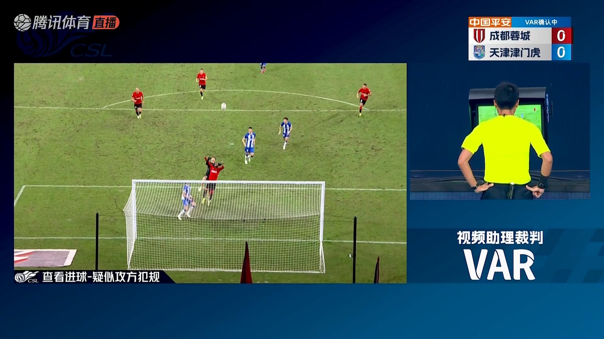 马宁判罚经典瞬间中超,犯难了