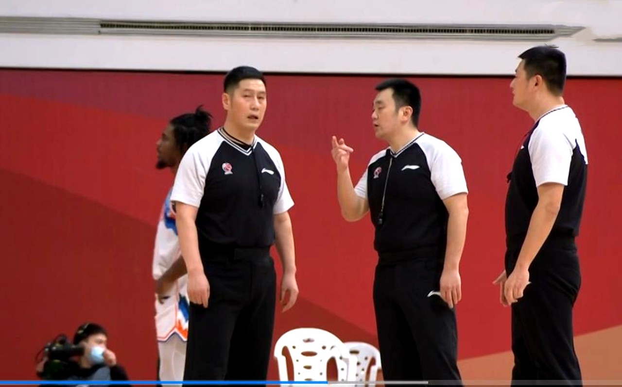 齐麟cba打裁判,篮协对裁判处罚为何不能公开