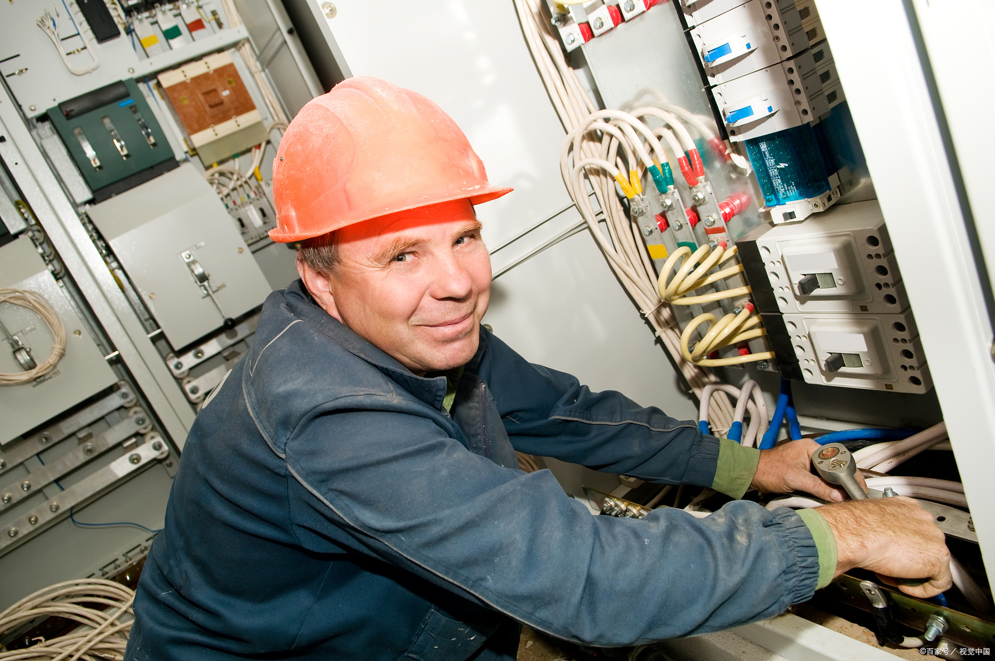 电气工程师工作半年啥也不会,电气工程师轻松吗