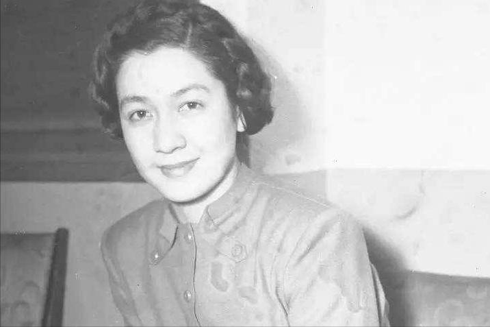 原节子和麦克阿瑟两人年龄差多少,日本女神原节子