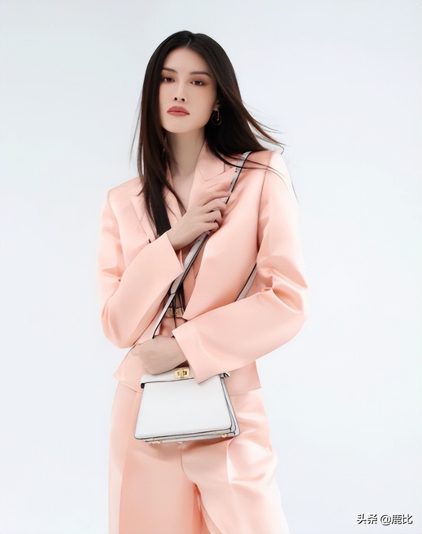 已经出道13年，为什么大家还是很爱FENDI这款包？