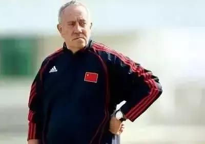 中国足球为何不打传控,选帅国足