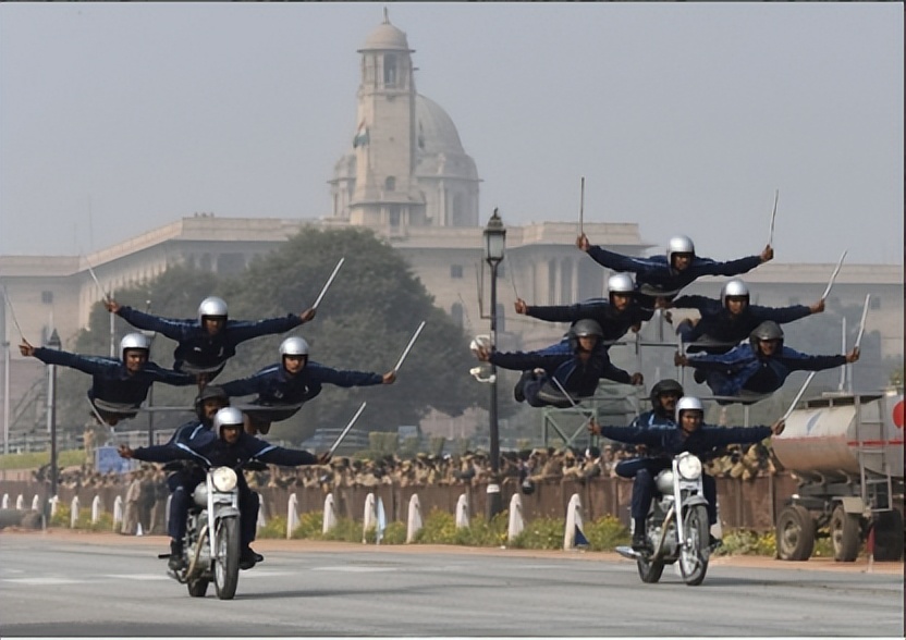 印度人能把摩托车开上天，你相信吗？