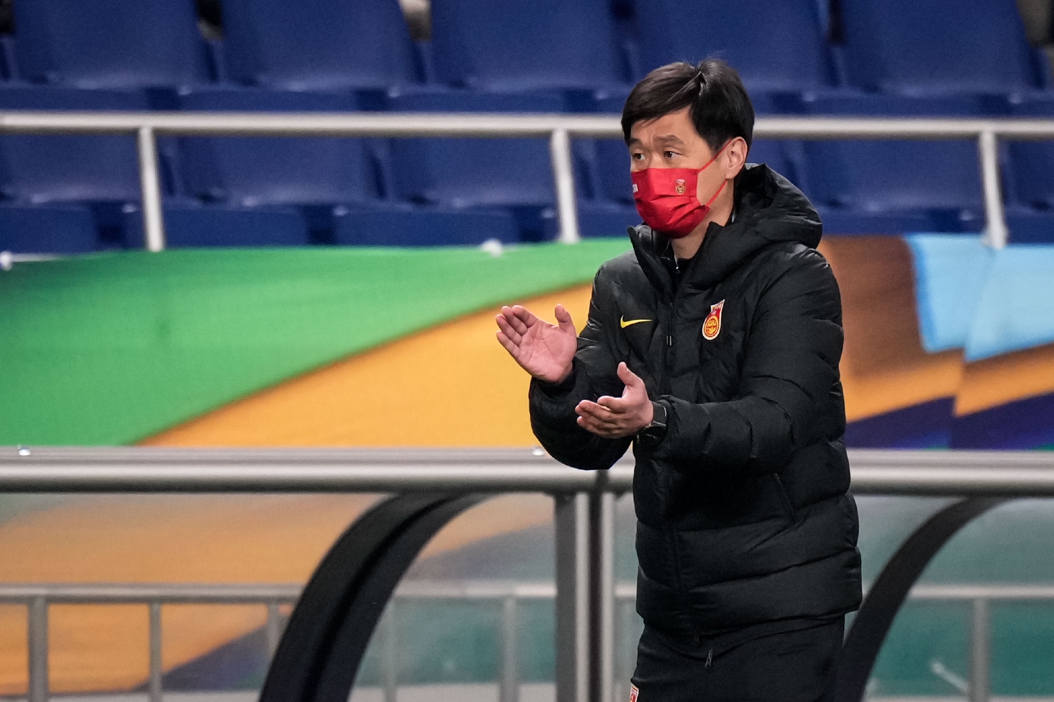 青岛足球教练李霄鹏,李霄鹏鲁能换帅视频