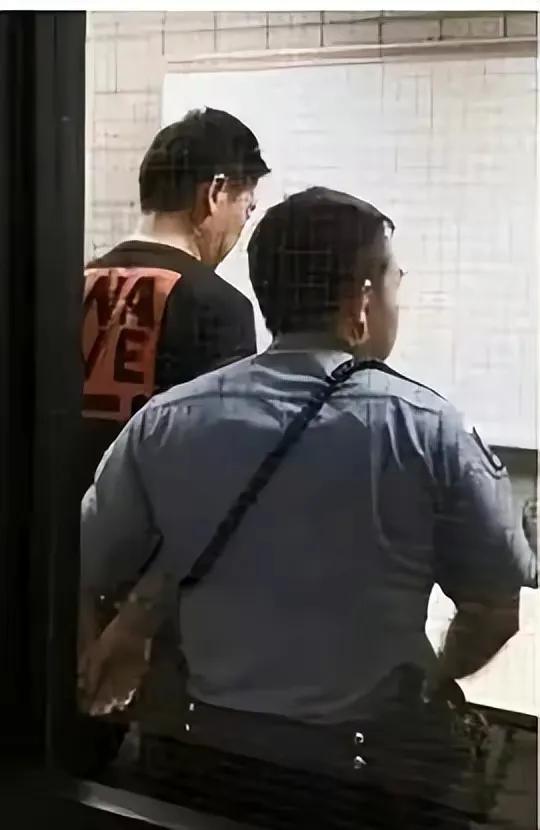 刘强东跨过了情场与商海，跨过了官司，却再也跨不过豁达的章泽天