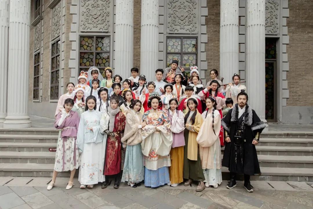 成都掌柜和他的“汉服围城”