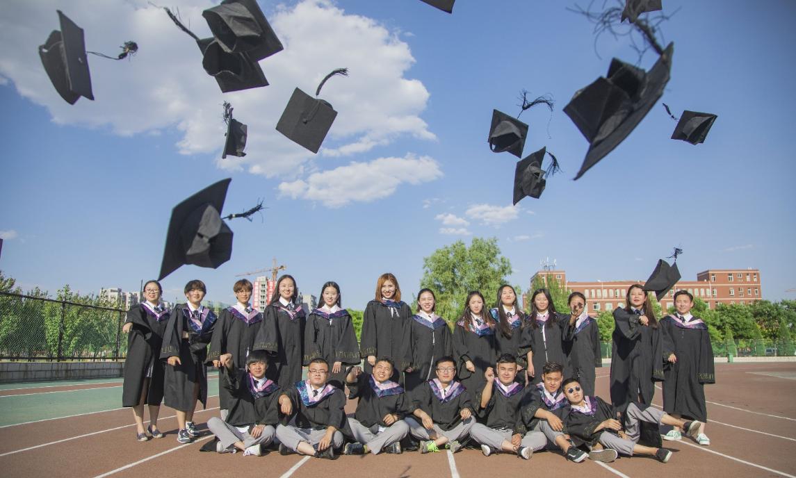 毕业照大专生穿学士服,大专生毕业不配穿学士服吗