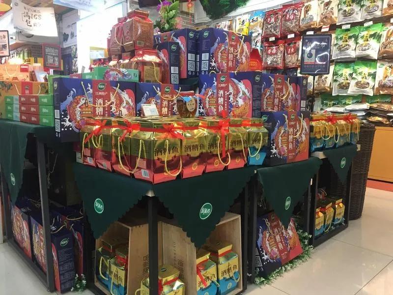 一家20年代品牌老店,一家不足10平方小店