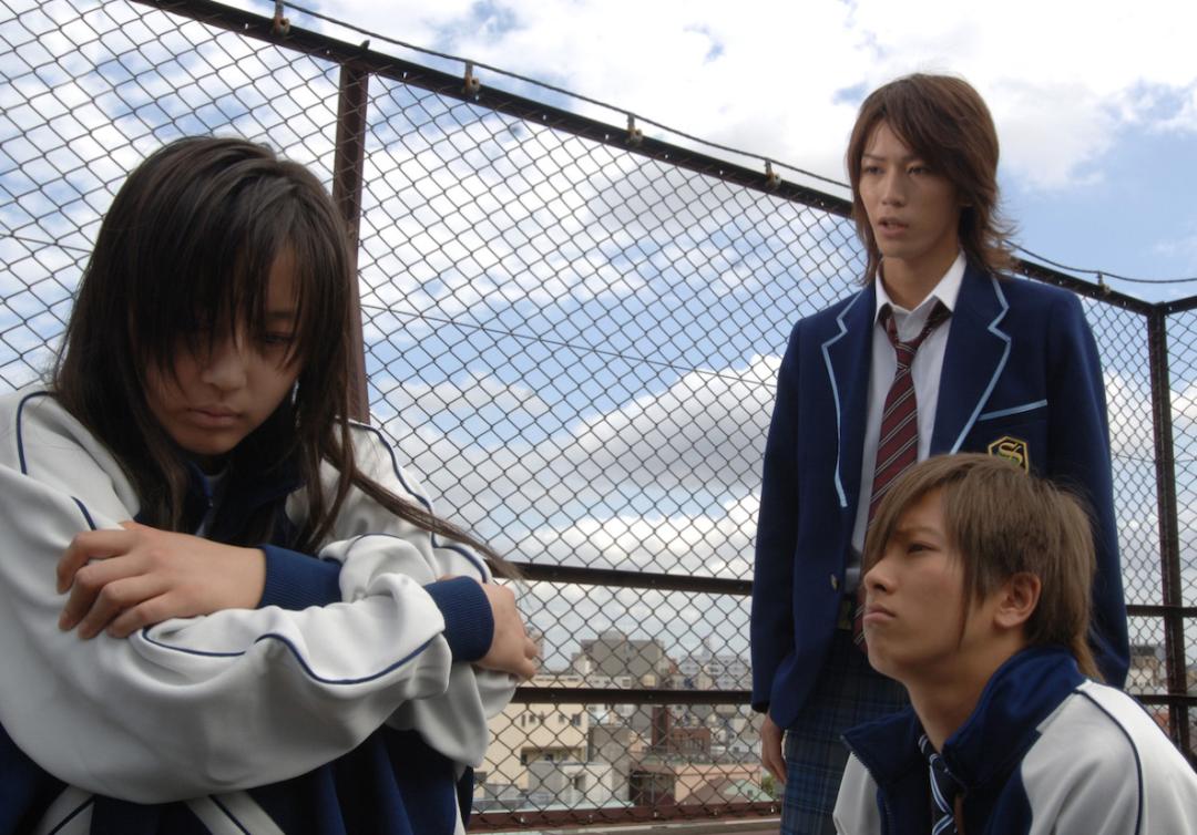 人气顶峰期闪婚引退,六年未见的“日剧女神”与丈夫带娃出街