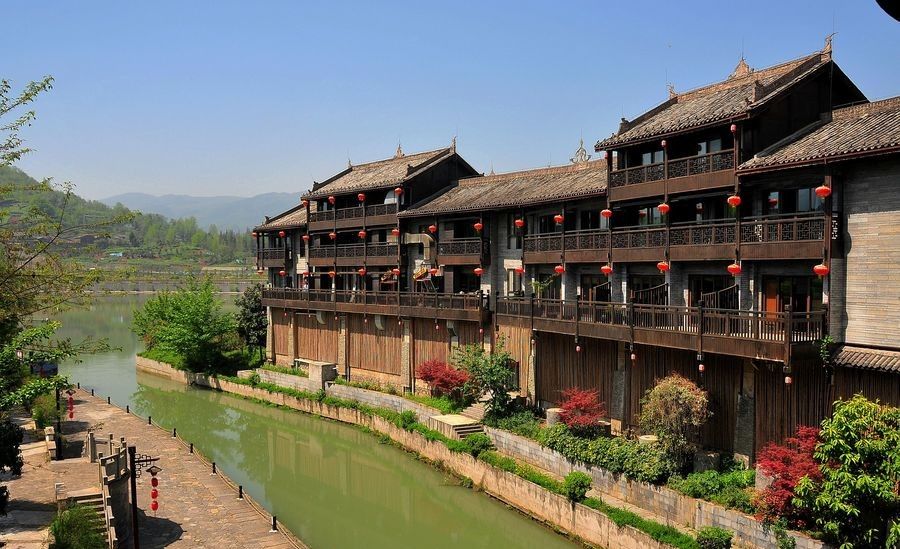 踏迹寻音:“东南佳山水武陵花雨深”的重庆黔江