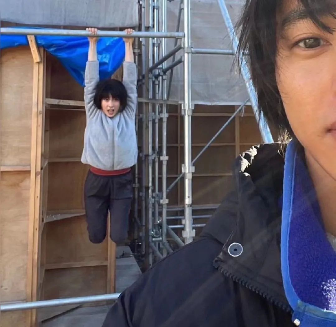 还记得《哥哥太爱我》的妹妹土屋太凤吗？她当妈妈啦！