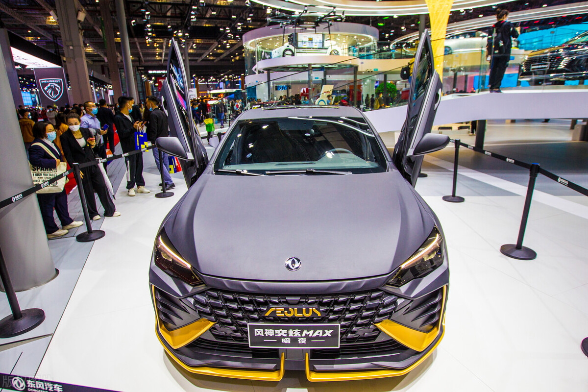 小型轿车从静止开始加速到100千米,百公里加速6.5秒有推背感嘛