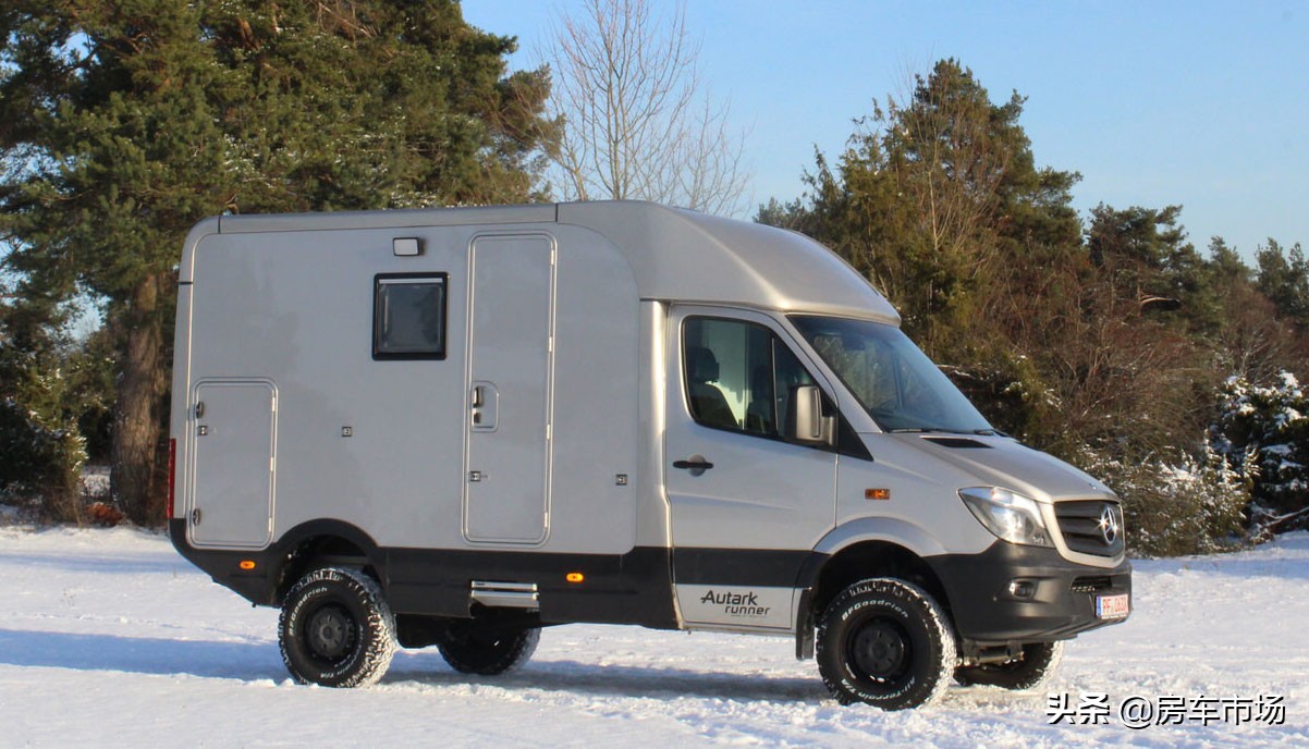 定制版6.6米大额头奔驰房车,雪地奔驰重型越野房车