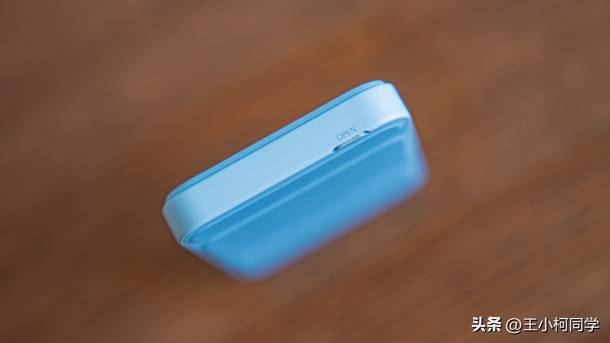 anker磁吸充电宝使用教程,anker磁吸充电宝一代与二代区别