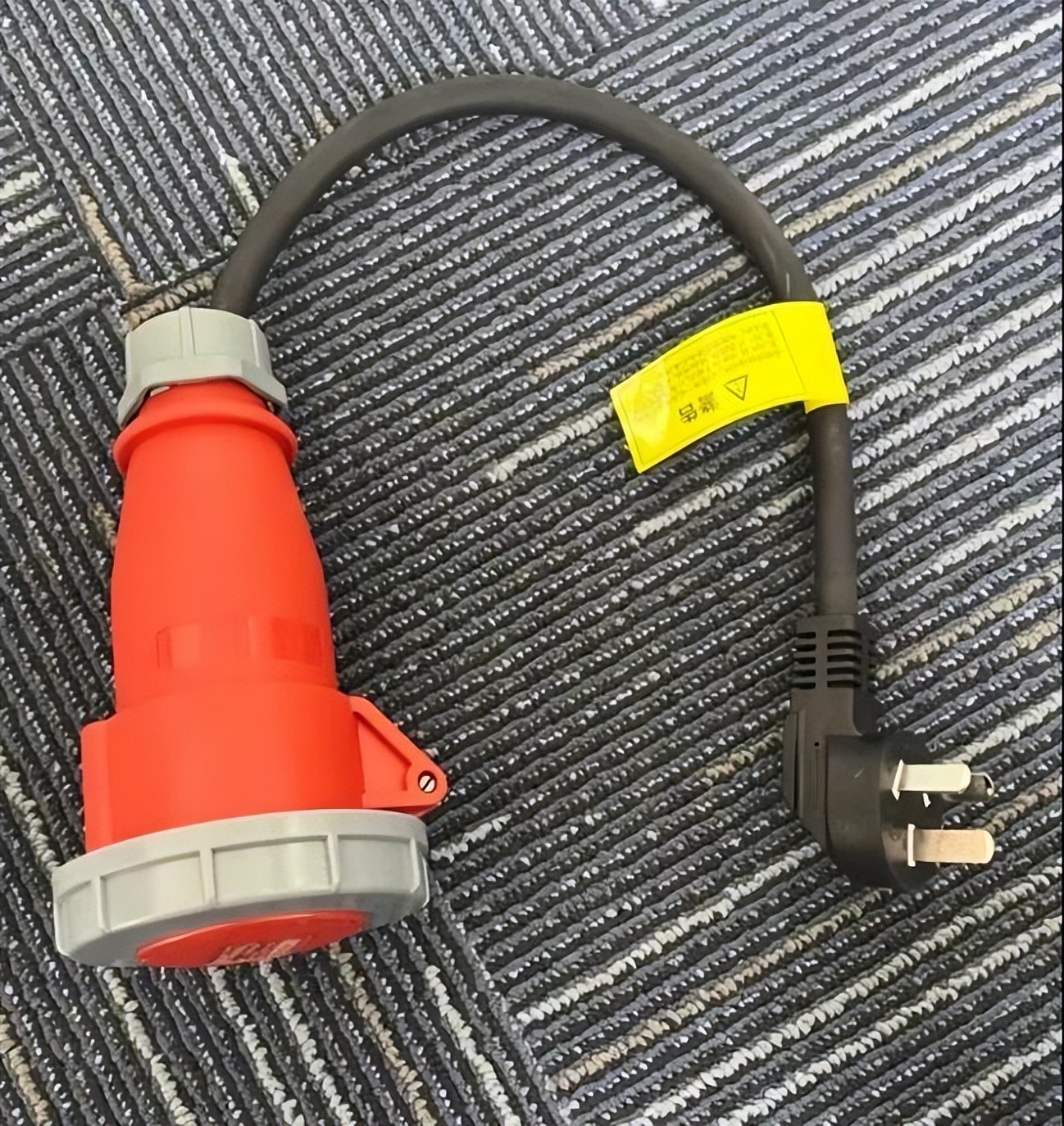 智己l7采用哪种充电方式,智己l7充电教程