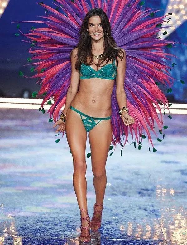 2018维密秀奇葩造型,维密走秀扑棱蛾子