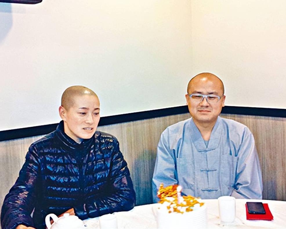 “黑丝师太”释智定：白天当住持，晚上开豪车住4000万别墅养男人