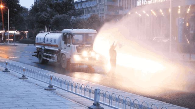 他拍下长沙男男女女，暗流涌动的一夜