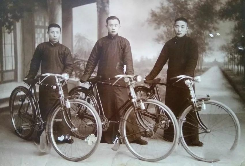 关于自行车的记忆：卖万斤粮只为买一辆永久，凤凰车堪比奔驰