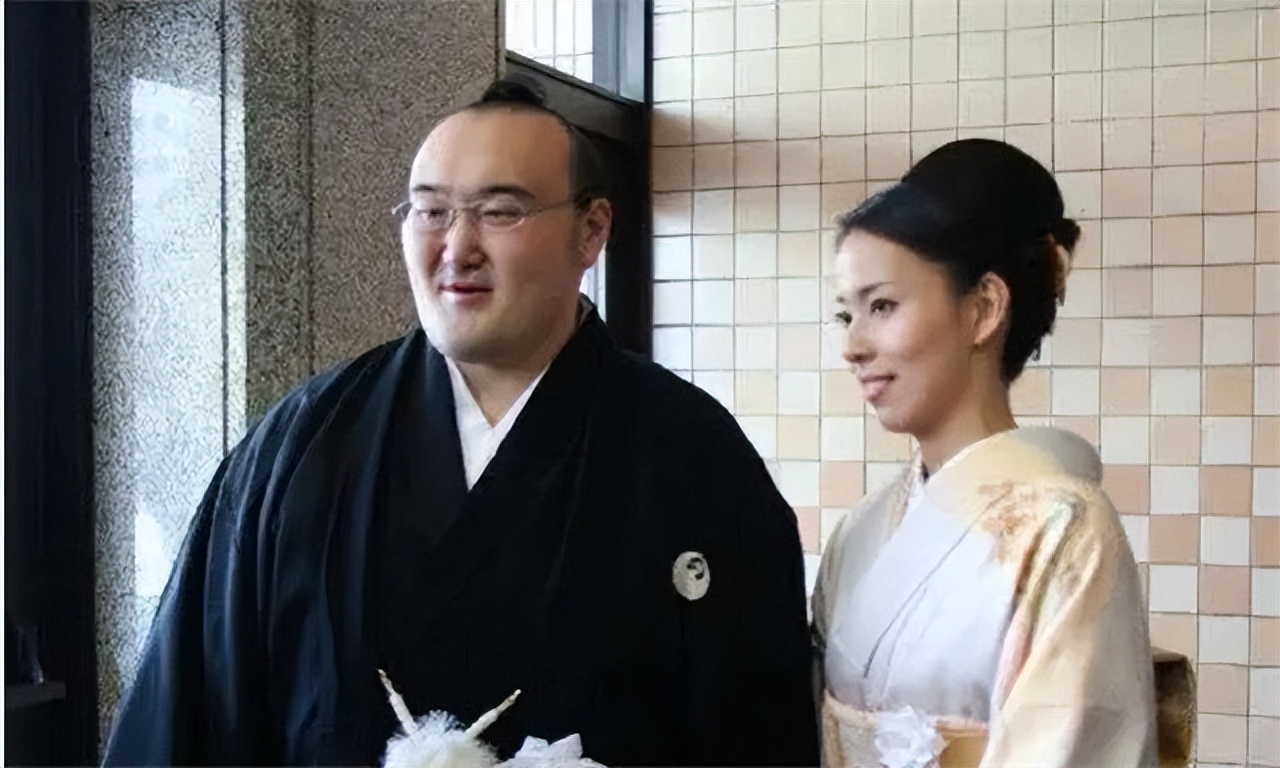 日本女人为什么想嫁给相扑手,日本女人和相扑手的结婚照