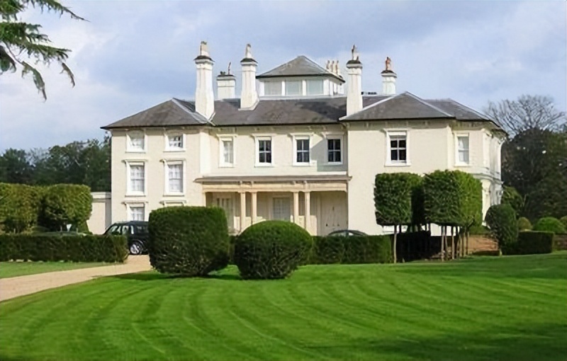 23岁女富豪生活奢靡,黑龙江女首富离婚