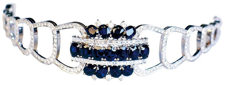 鐧惧勾绌胯秺,鐧惧勾鍙よ懀鐝犲疂