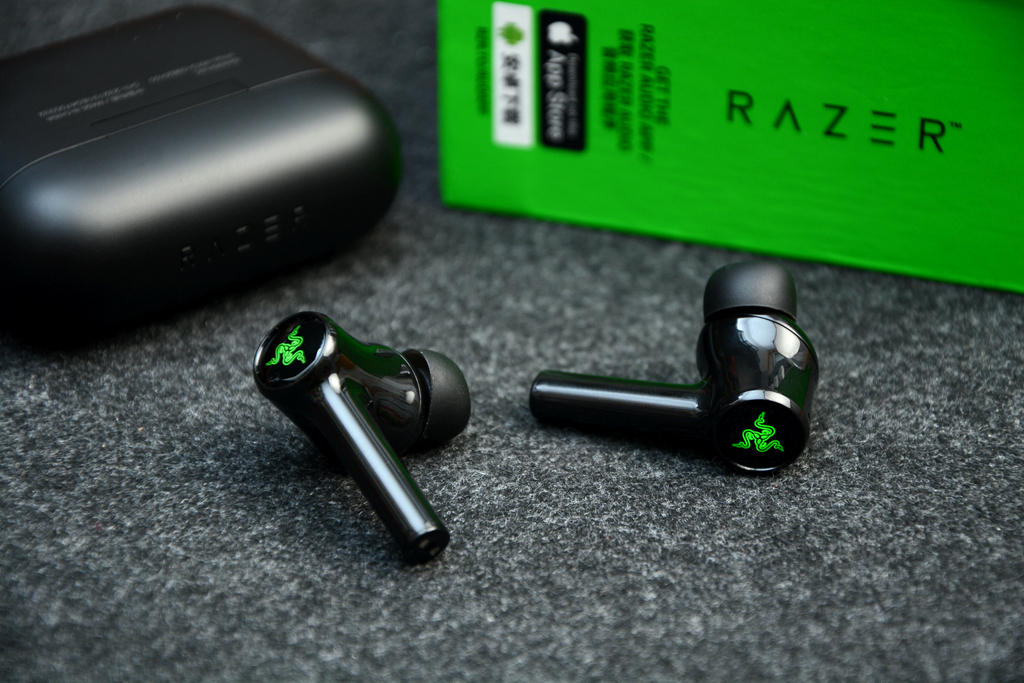 RGB灯、主动降噪，灯厂代表作，雷蛇战锤狂鲨真无线二代耳机开箱