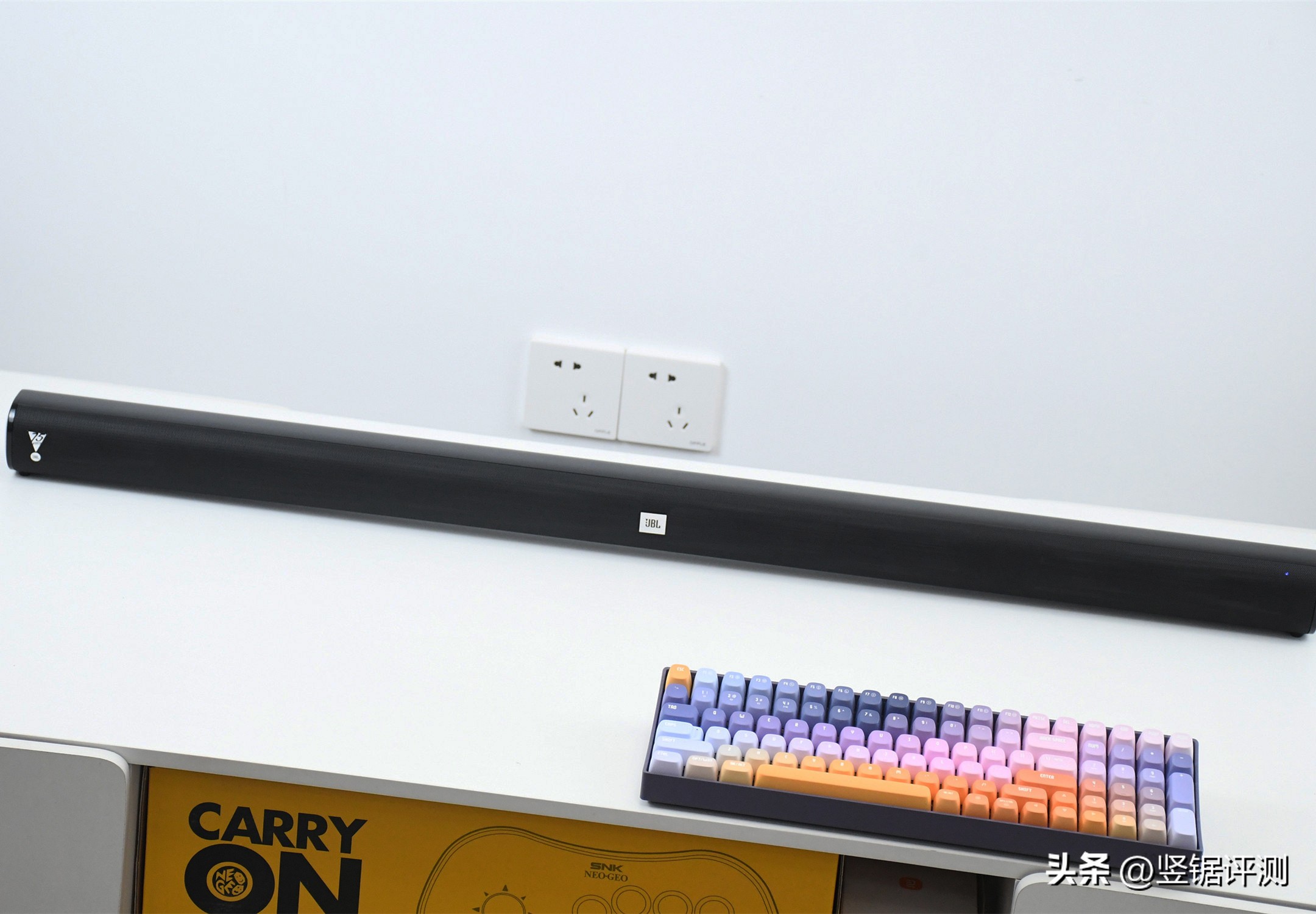 花899元买了台JBLCINEMASTVJ100回音壁，投影仪“秒变”家庭影院