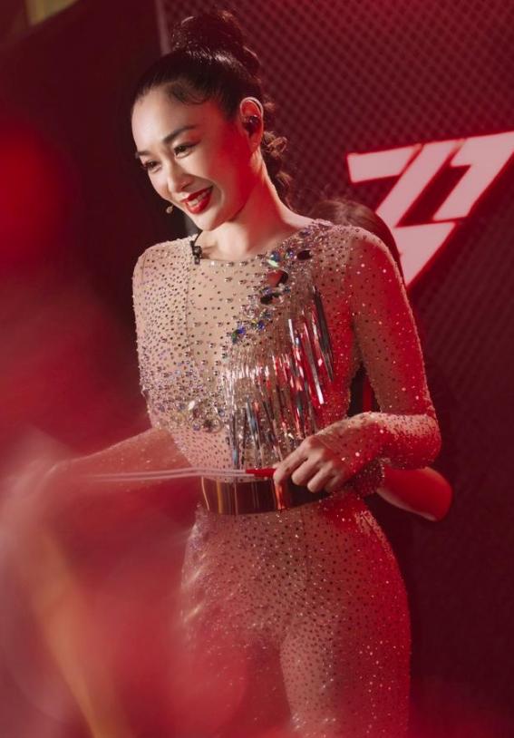 女星珠圆玉润骨瘦如柴,筷子腿排骨胸