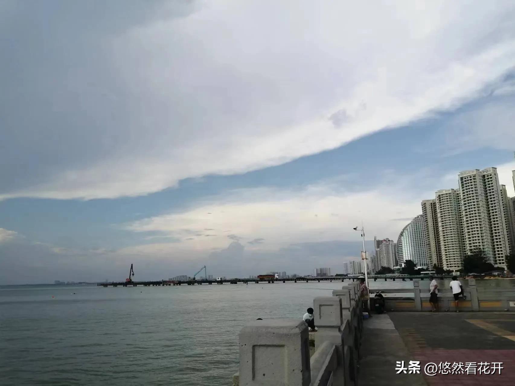 休养，抱妈妈抻着了腰！