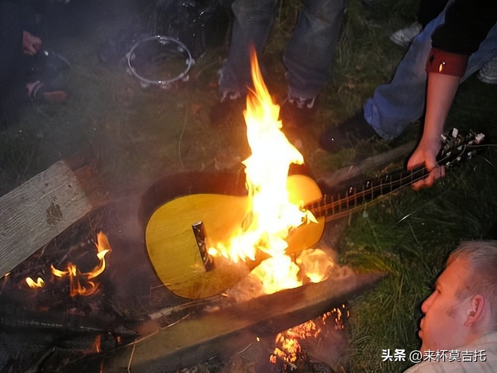 吉他新手用烧火棍可以吗,吉他烧火棍能学会吗
