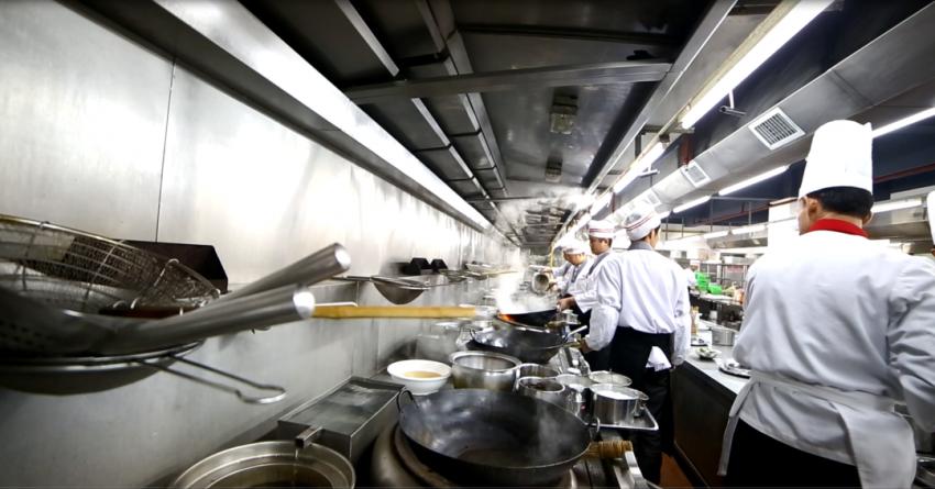 做了十年的厨师想改行,80后转行厨师的难度