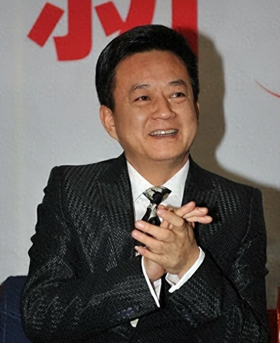 原央视主持人朱军现状,朱军颜值巅峰混剪