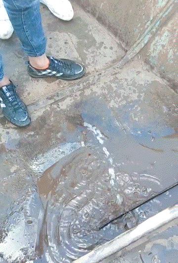 脚上有一股很浓的味道,脚上有味道的原因