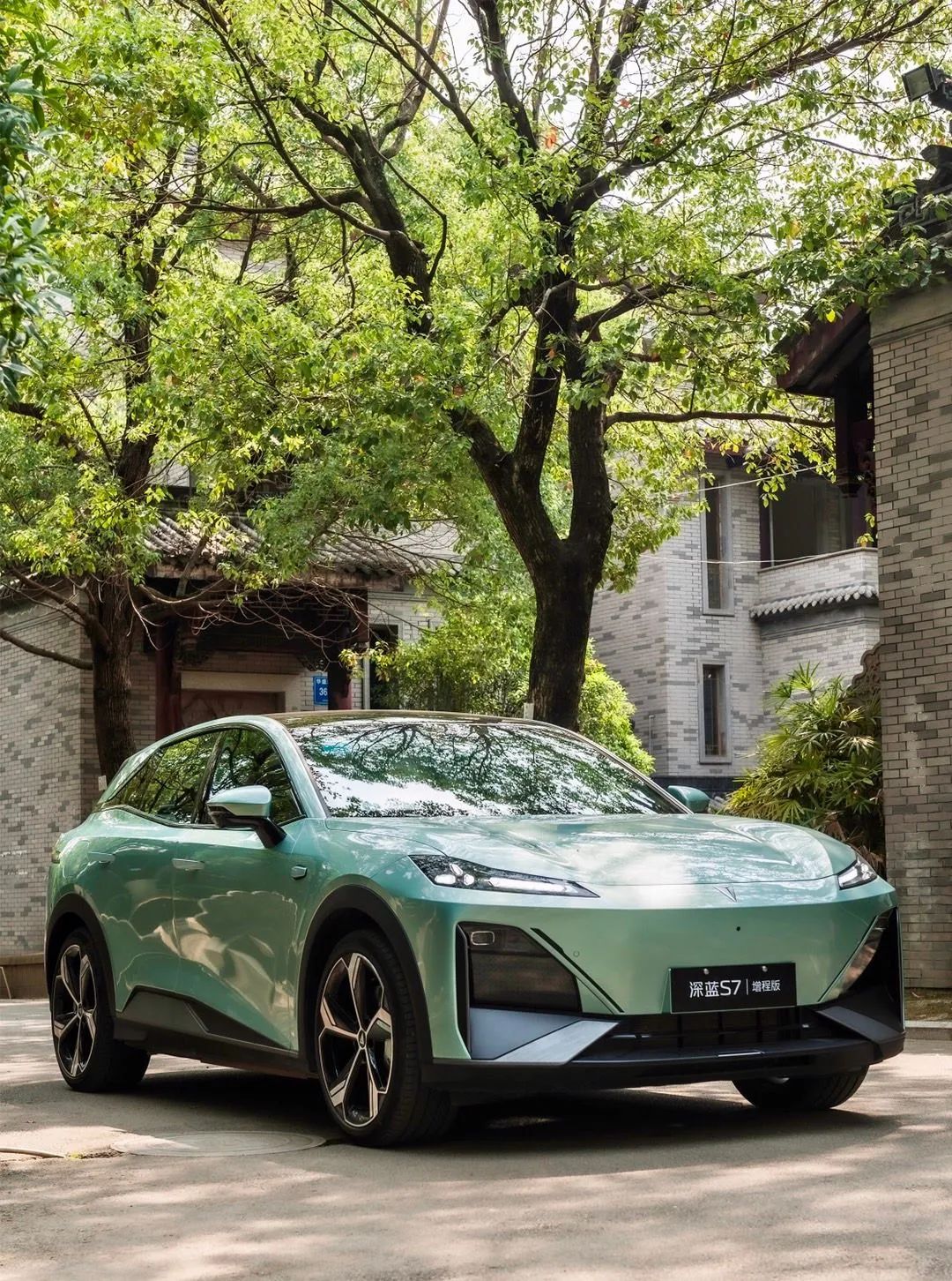 深蓝s7对比宋plus的缺点,比亚迪宋plusdm-i与深蓝s7