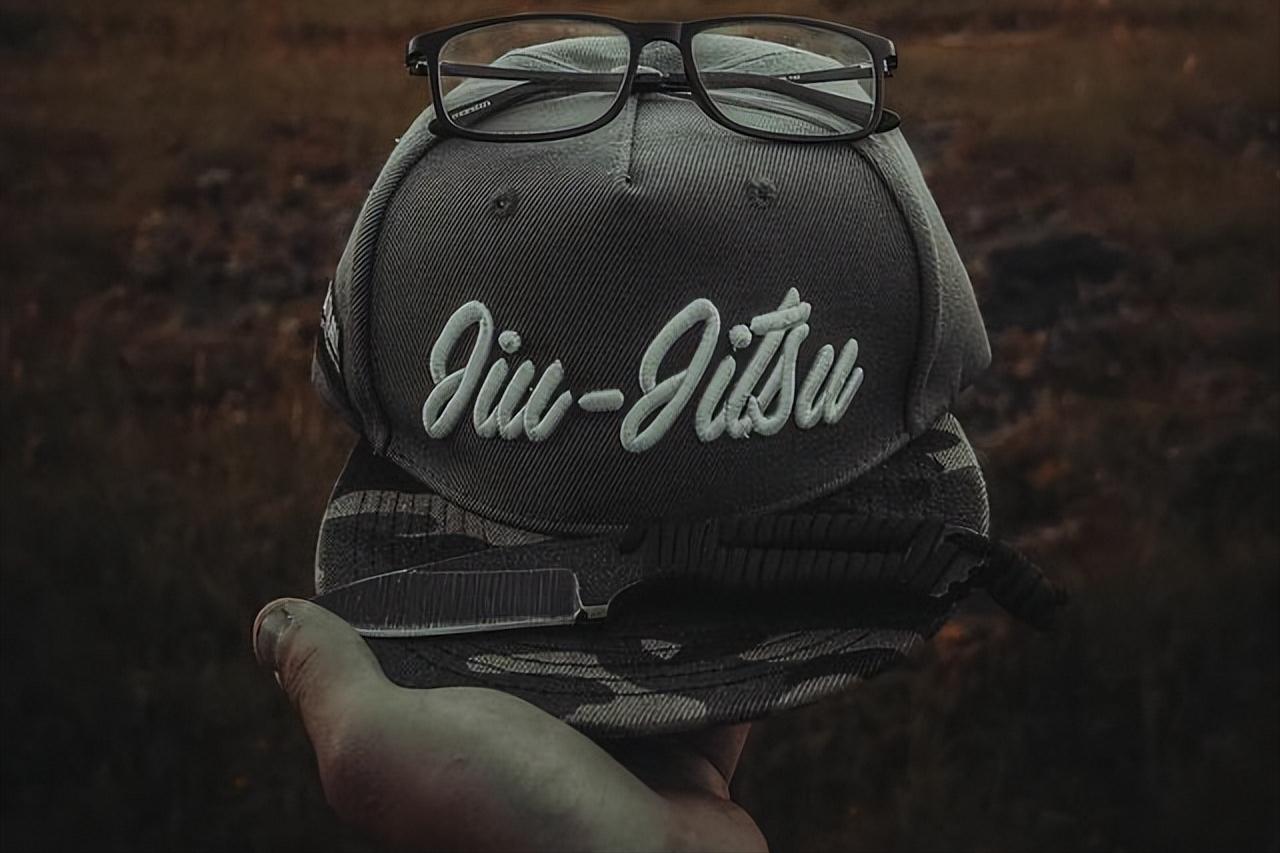 世界让我遍体鳞伤而我却长出翅膀,生活让我遍体鳞伤但伤口长了翅膀