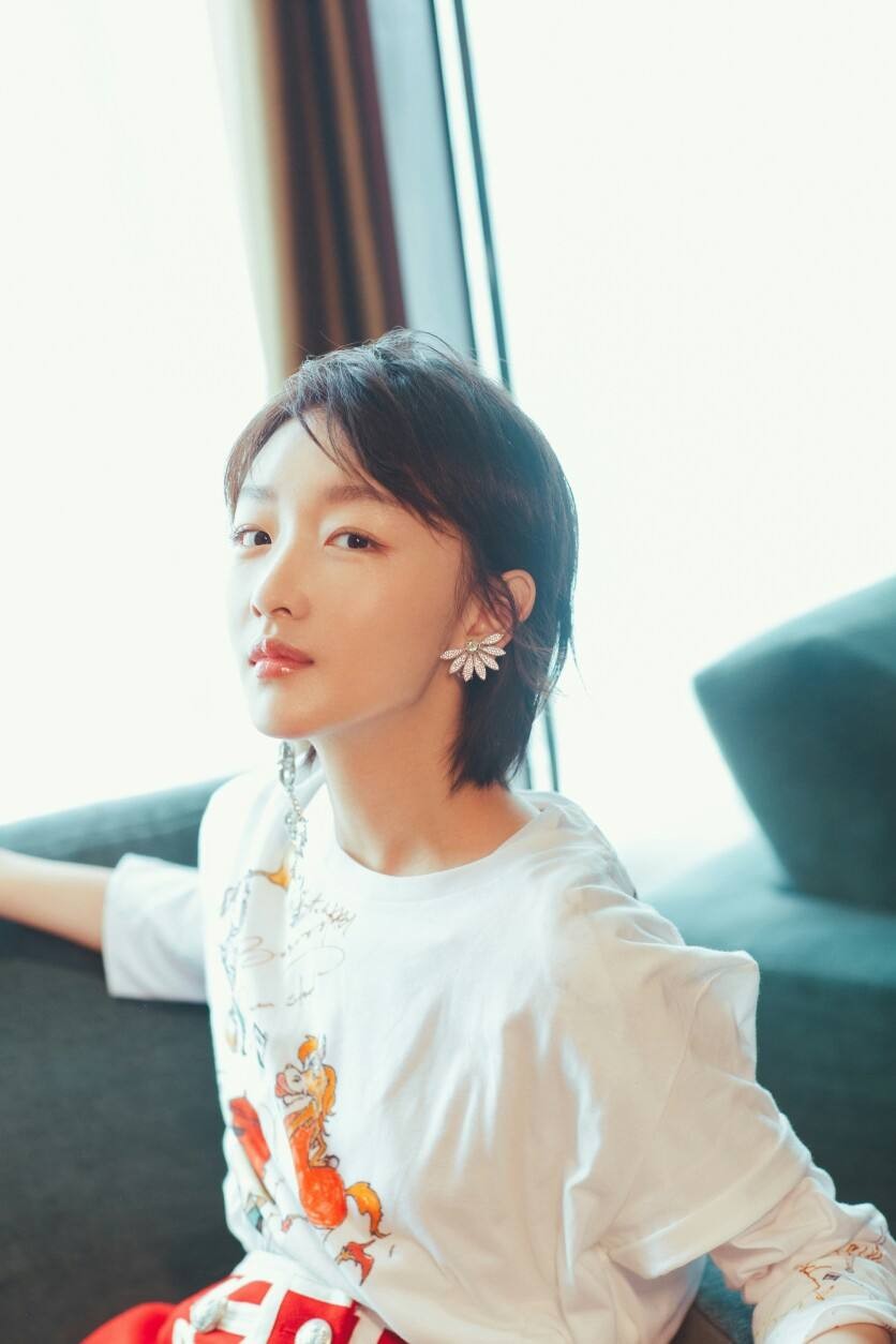 周冬雨刚出道和张艺谋采访,张艺谋周冬雨第一次见面