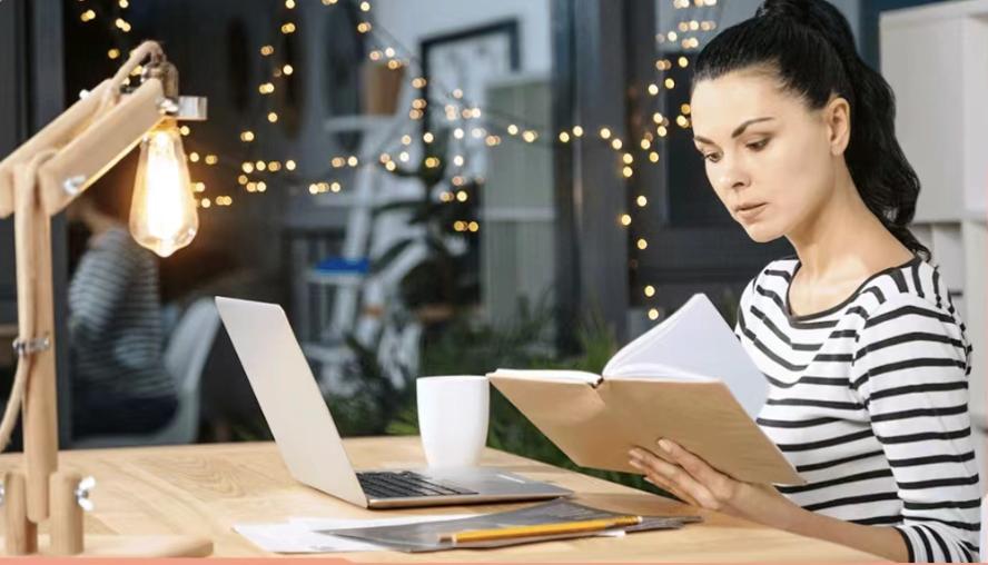 妇女节向奋战在一线的女性致敬,妇女节致敬闪闪发光的她