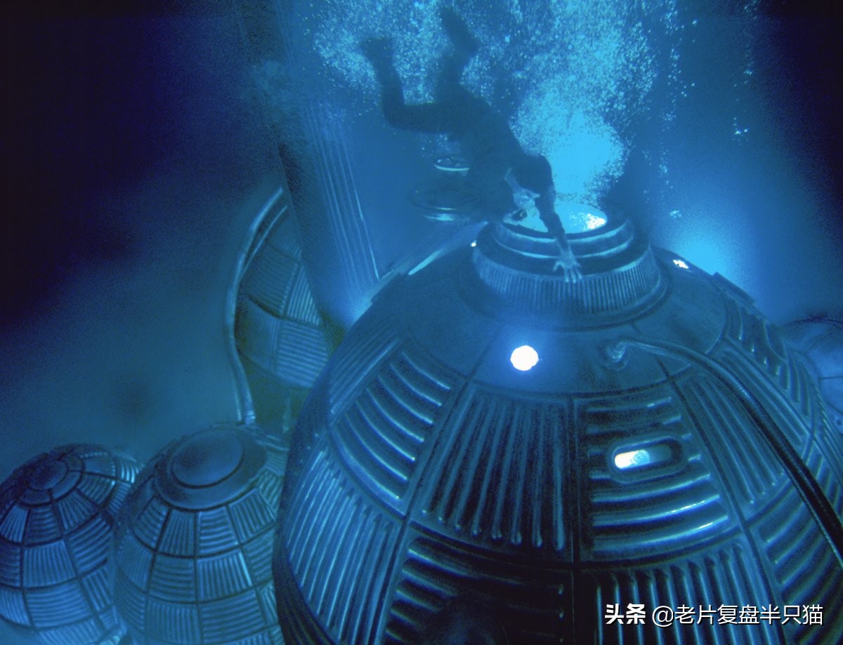 深海电影细思极恐细节,潜入海底一万米深海恐惧症
