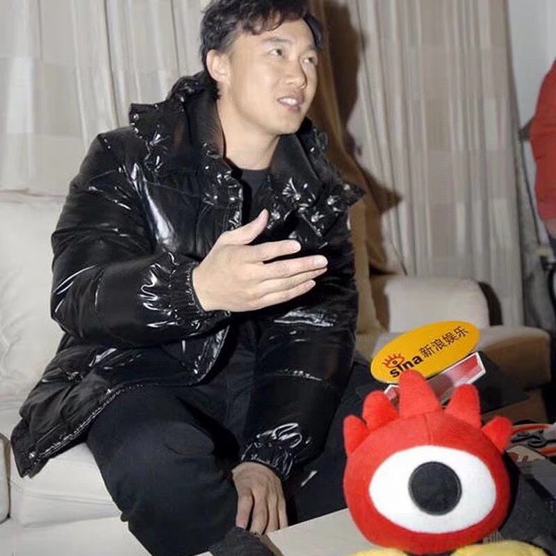 情侣穿搭蓝色羽绒服,蒙口玛雅羽绒服陈奕迅同款红色