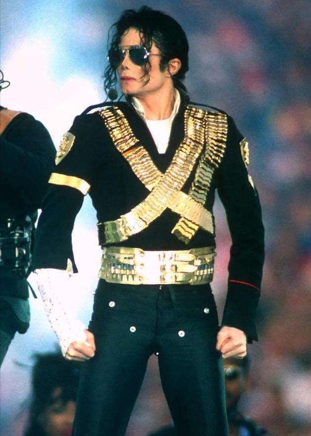 娈童？种族背叛？“流行天王”迈克尔·杰克逊毁誉参半的一生