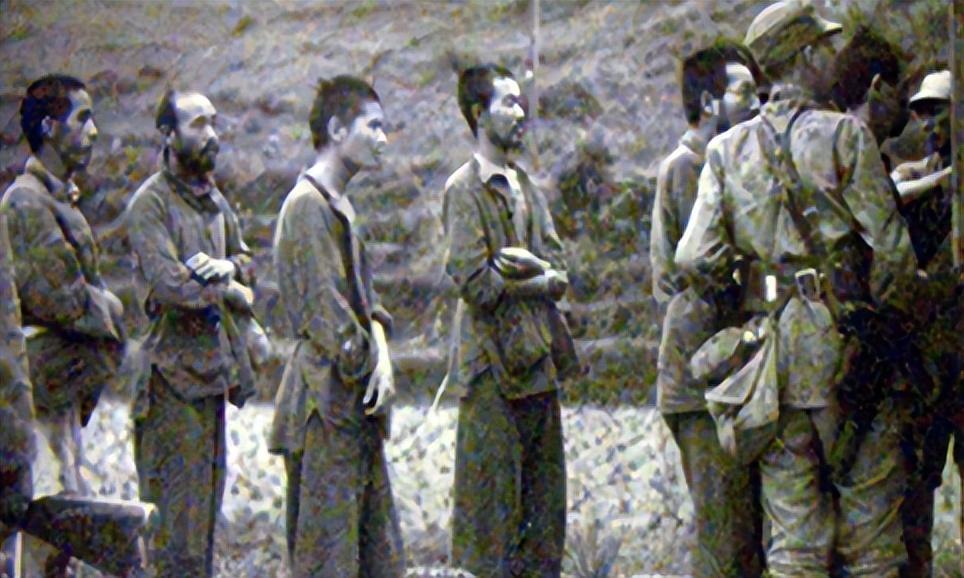 30张老照片再现！变态的纳粹，逼犹太人女人脱衣，集体*杀屠**