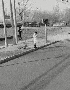 神回复：老鼠贴粘到的，吃了不会犯法吧？网友：自首，争取死缓