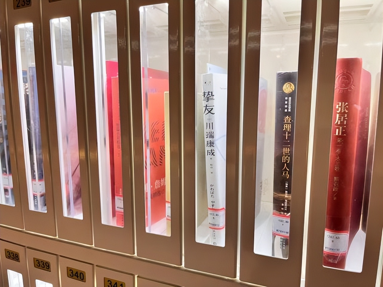 鲜花、图书、咖啡、零食、彩票、盲盒……在冰城,万物皆可自动售卖