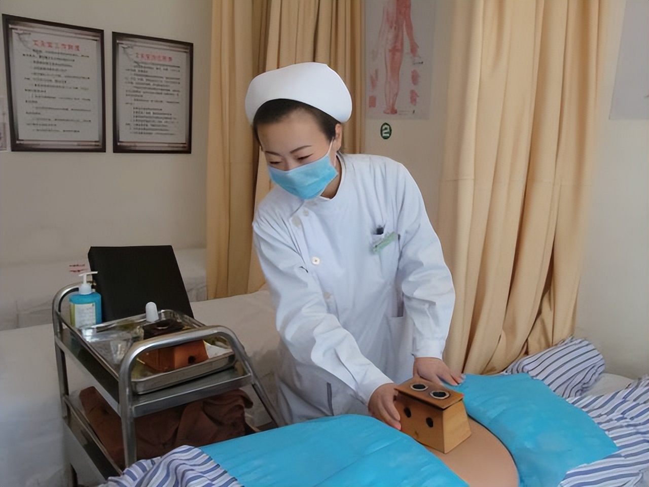 妙手仁心，守护健康美丽——医药健康学院