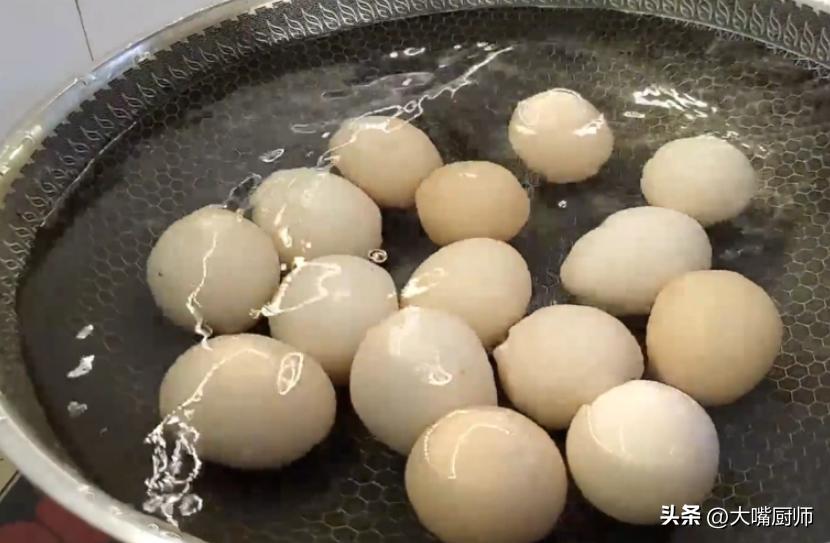 如何煮鸡蛋方法正确不会爆,正确煮鸡蛋的方法和技巧