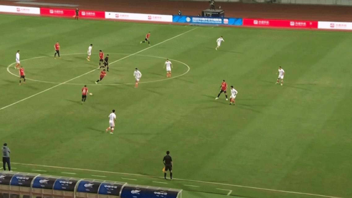 中超三镇vs泰山错失机会,中超争冠悬念再起完整版