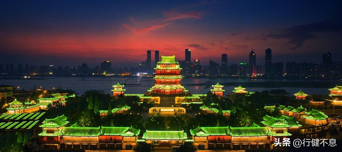 关于中国古代三大名楼的诗句,描写四大名楼的经典古诗名句