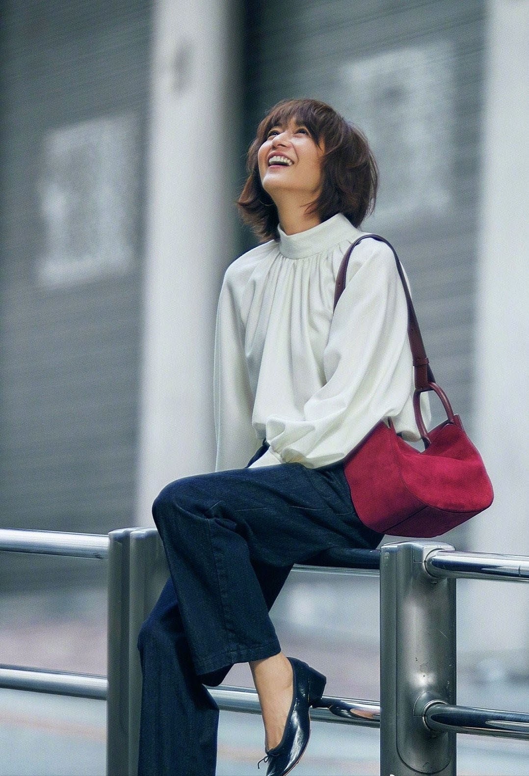 50多岁的日本模特富冈佳子,50岁日本女性富冈佳子冬季穿衣